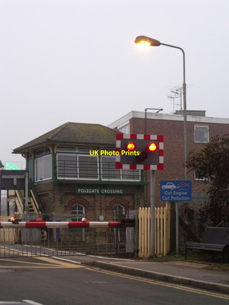 Photo 6"x4" Polegate Crossing signal box Polegate c2010