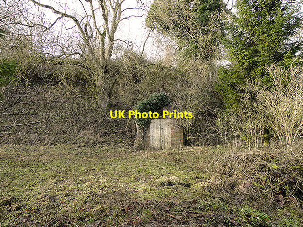 Photo 6"x4" Small brick building at Bath Hills Ditchingham c2011