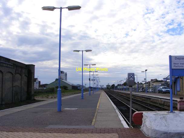 Photo 6"x4" Lowestoft station looking westward Lowestoft c2010