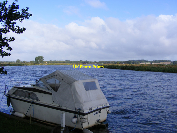 Photo 6"x4" River Yare near the Beauchamp Arms public house Buckenham c2010