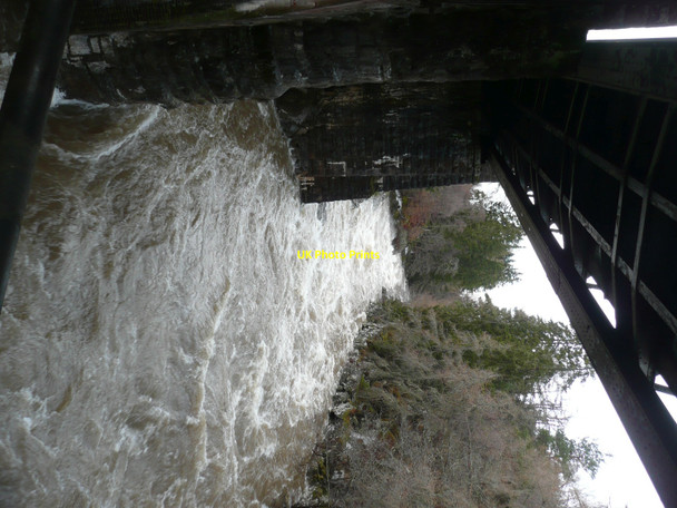 Photo 6"x4" The River Garry in spate Calvine c2011