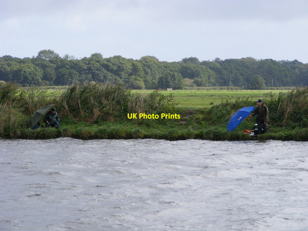 Photo 6"x4" Fishermen on the River Yare Buckenham c2010