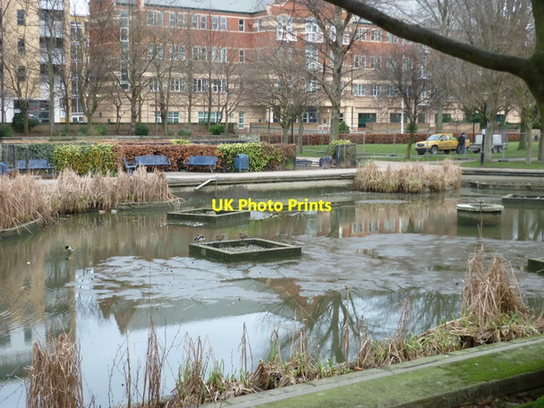 Photo 6"x4" Cleaning the ponds in Queens Gardens, Hull Kingston upon Hull c2011
