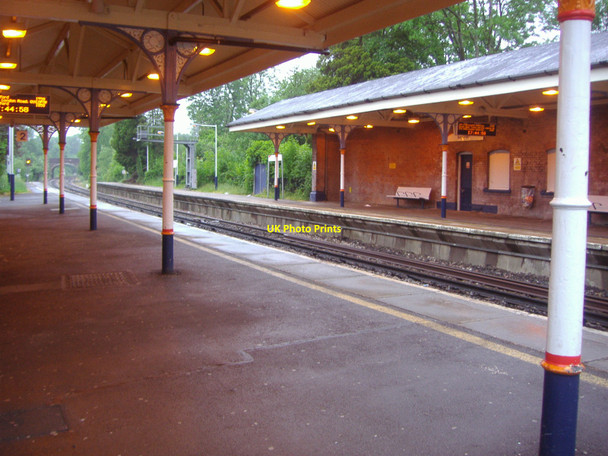 Photo 6"x4" Bookham station platform Little Bookham c2008