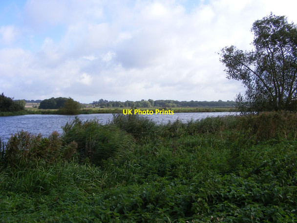 Photo 6"x4" The River Yare from the Wherryman's Way Buckenham c2010