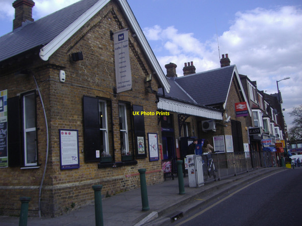 Photo 6"x4" Palmers Green station Friern Barnet c2008