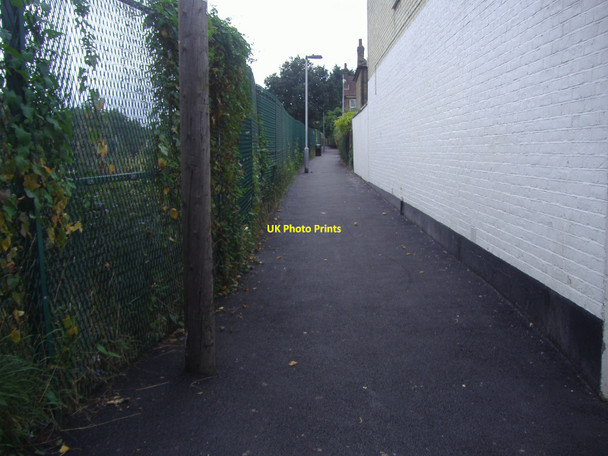 Photo 6"x4" Footpath leading to Bounds Green Road Wood Green\/TQ3090 c2008