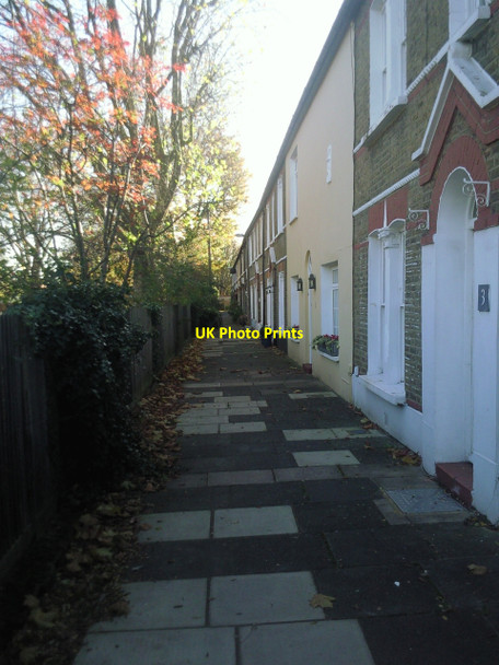 Photo 6"x4" Lodge Avenue, Mortlake Barnes c2010