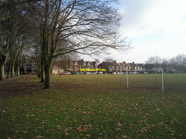Photo 6"x4" Moor Mead Isleworth c2010