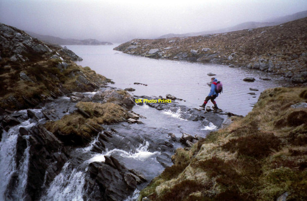 Photo 6"x4" Crossing the outflow of Loch Prille Loch Prille c1997