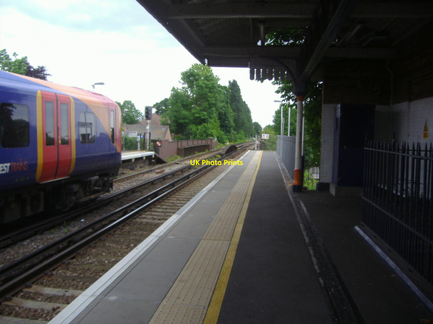 Photo 6"x4" Isleworth station platform Isleworth c2008