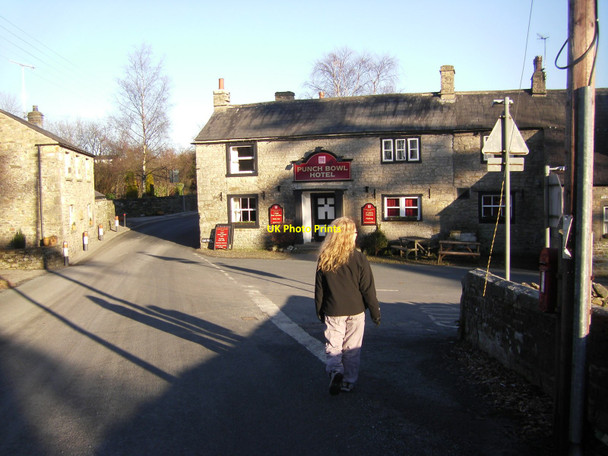 Photo 6"x4" Punch Bowl Hotel Low Bentham c2011