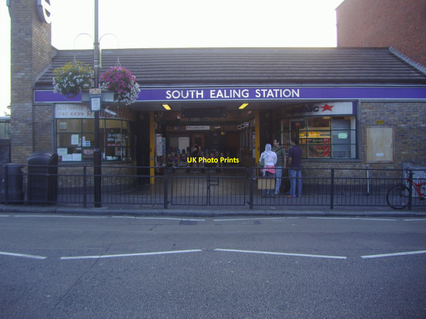 Photo 6"x4" South Ealing Tube station Ealing c2008