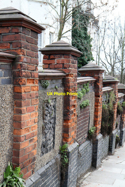 Photo 6"x4" Wall on Muswell Hill Hornsey c2011
