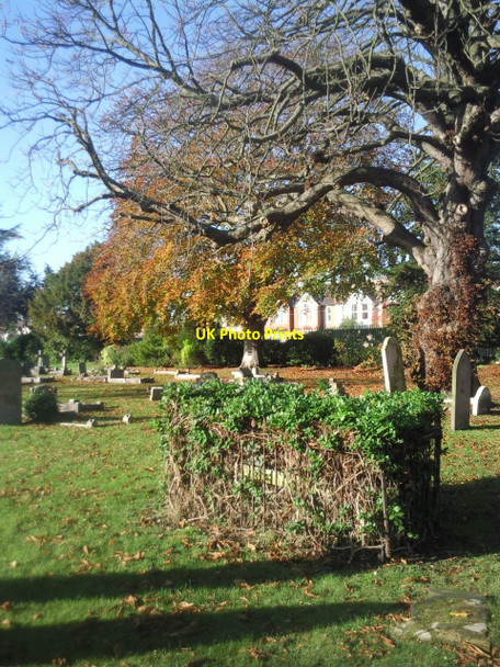 Photo 6"x4" Old Mortlake Burial Ground Barnes c2010 P2