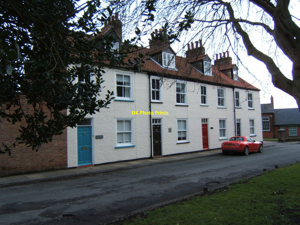 Photo 6"x4" Houses on Church Green, Bridlington Bridlington c2011