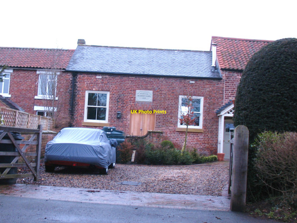 Photo 6"x4" Former chapel, Thornton le Moor Thornton-le-Moor c2011
