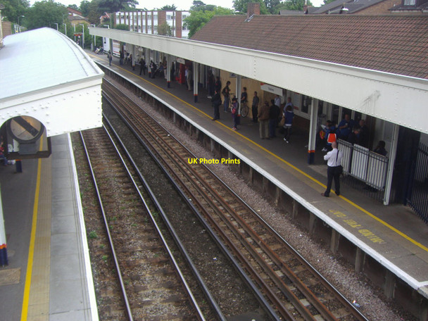 Photo 6"x4" Staines station platforms Staines c2008