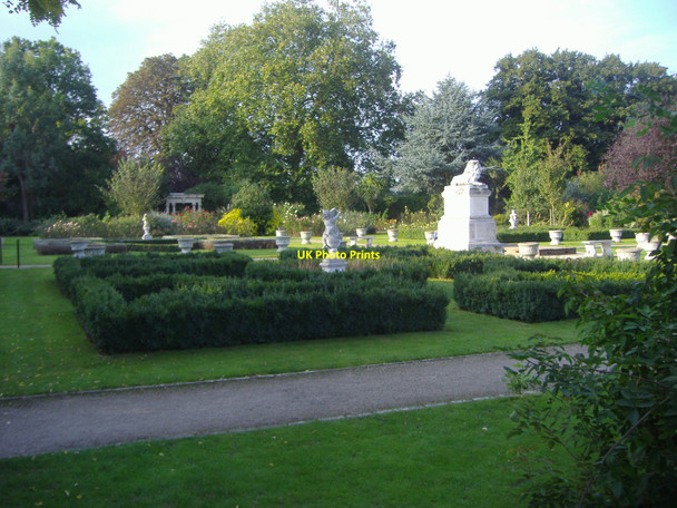 Photo 6"x4" The walled garden, Sunbury Park Sunbury c2008