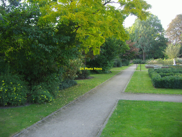 Photo 6"x4" The walled garden, Sunbury Park Sunbury c2008 P1