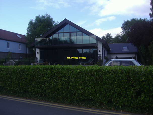 Photo 6"x4" Modern house on Shepperton Towpath Weybridge c2009