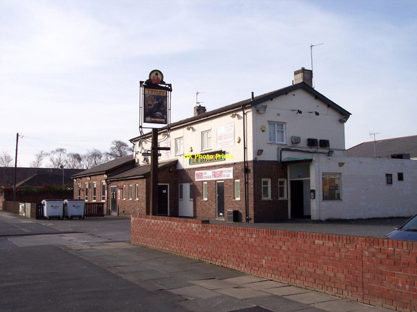 Photo 6"x4" The Deysbrook public house Stockbridge Village c2011
