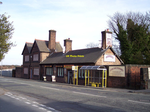 Photo 6"x4" The old Cheshire Lines railway station house Liverpool c2011