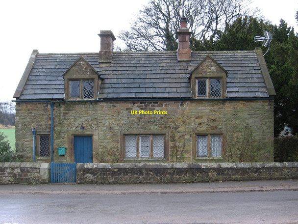 Photo 6"x4" Ault Hucknall - cottage Ault Hucknall c2011