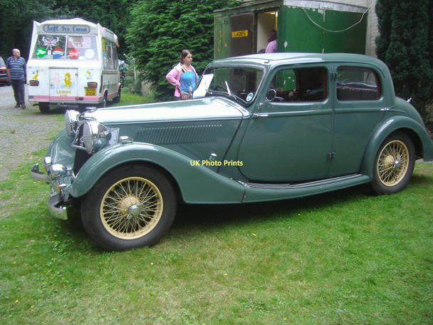 Photo 6"x4" 1938 Wolseley outside Cobham bus museum on open day Byfleet c2008