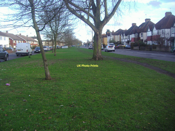 Photo 6"x4" Grass verge along Walton Road Hurst Park c2011