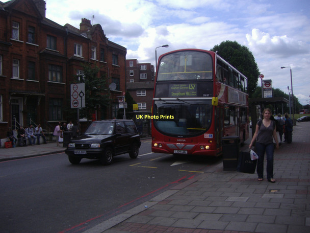 Photo 6"x4" 137 bus, Queenstown Road Battersea Battersea c2008
