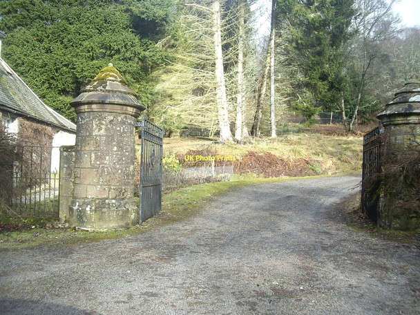 Photo 6"x4" West Lodge gates Littlewood Park c2011