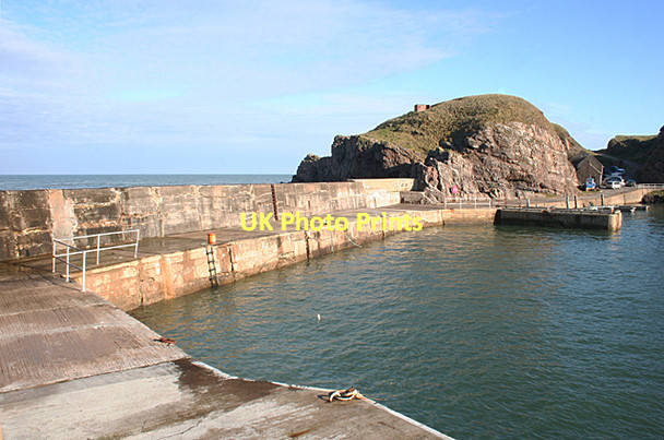 Photo 6"x4" Outer Harbour and Port Hill Portknockie c2011