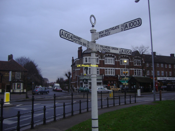 Photo 6"x4" Fingerpost on The Green, Southgate Friern Barnet c2008
