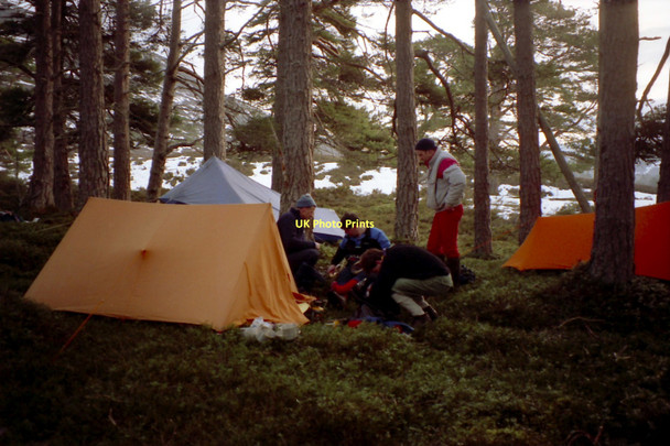 Photo 6"x4" Winter camping in Glen Quoich Allt an t-Sneachda\/NO1096 c1991