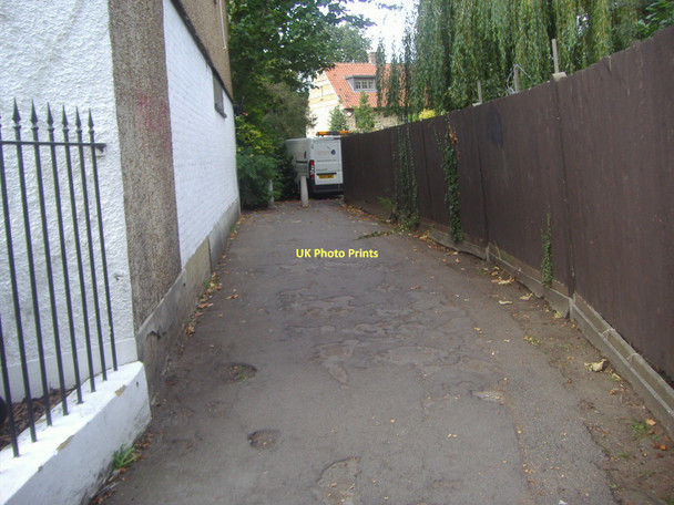 Photo 6"x4" Footpath to Sheridan Road, Merton Merton\/TQ2569 c2009