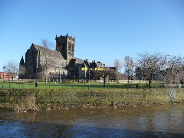 Photo 6"x4" Paisley Abbey and River Cart Paisley c2010