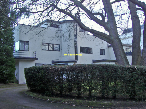 Photo 6"x4" Art deco house, Esher Close Esher c2008
