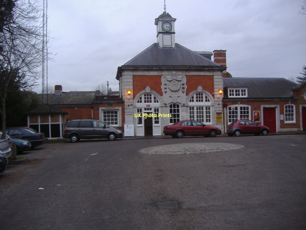 Photo 6"x4" Hatch End station Pinner c2008