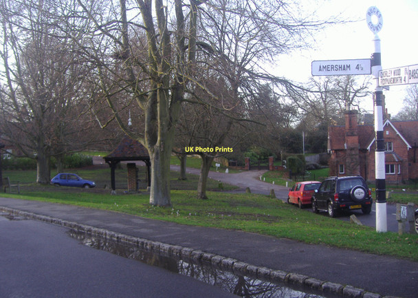 Photo 6"x4" The green, Chenies Chorleywood c2011