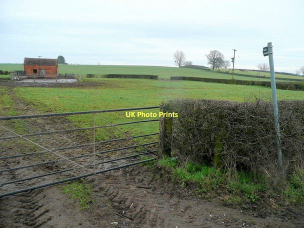 Photo 6"x4" Footpath and old barn Tirley Knowle c2011