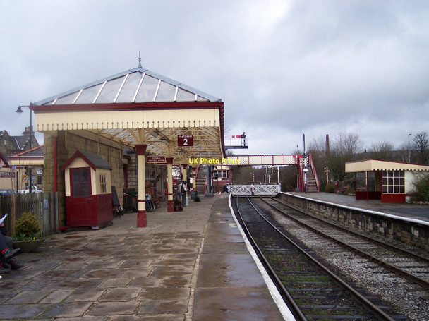 Photo 6"x4" A quiet moment at Ramsbottom station Ramsbottom c2011