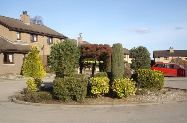 Photo 6"x4" A garden roundabout Banchory\/NO6995 c2011