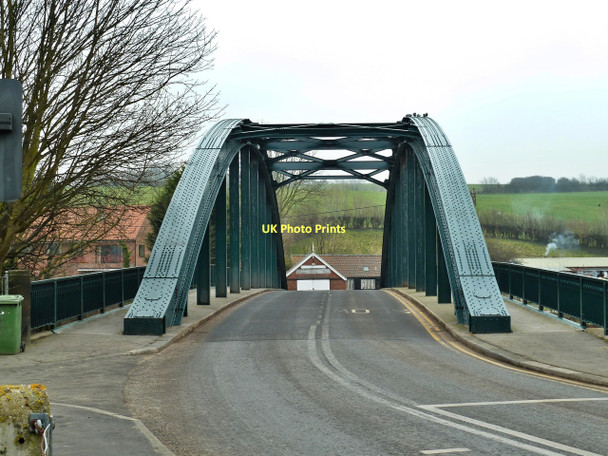 Photo 6"x4" Ruswarp Bridge Whitby\/NZ8910 c2011