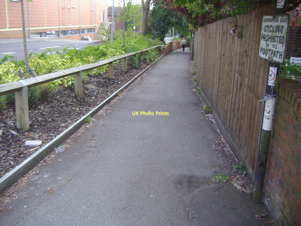 Photo 6"x4" Path off Station Road Leatherhead Leatherhead c2009
