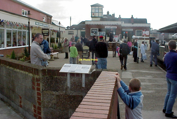 Photo 6"x4" RH&DR New Romney Railway Station New Romney c2004