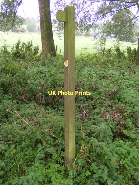 Photo 6"x4" Broken footpath fingerpost Bungay c2010