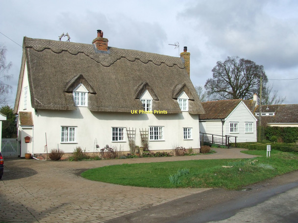 Photo 6"x4" Thatched Cottage Kettlebaston c2011