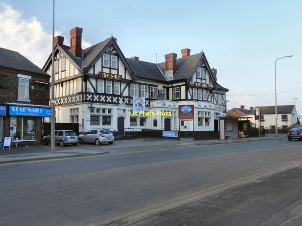 Photo 6"x4" The Ship Irlam c2011