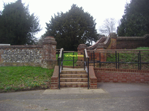 Photo 6"x4" Entrance to Shenleybury churchyard Radlett c2011